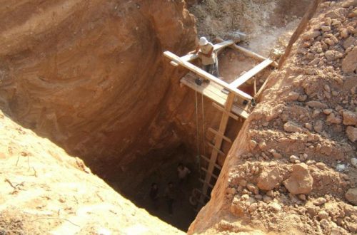 une source a été découverte en 2008 à 180 m de profondeur